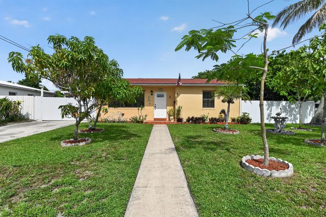 5826 CHURCHILL Court, West Palm Beach, FL 33405