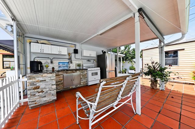 5826 CHURCHILL Court, West Palm Beach, FL 33405