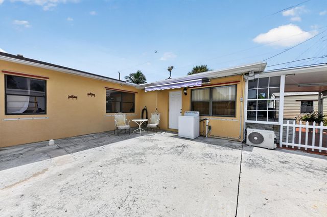 5826 CHURCHILL Court, West Palm Beach, FL 33405