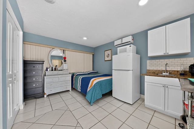 5826 CHURCHILL Court, West Palm Beach, FL 33405