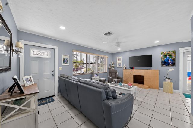 5826 CHURCHILL Court, West Palm Beach, FL 33405