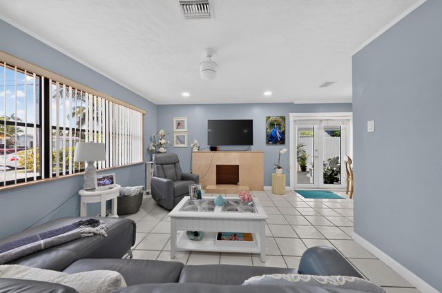 5826 CHURCHILL Court, West Palm Beach, FL 33405