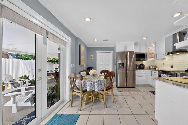 5826 CHURCHILL Court, West Palm Beach, FL 33405