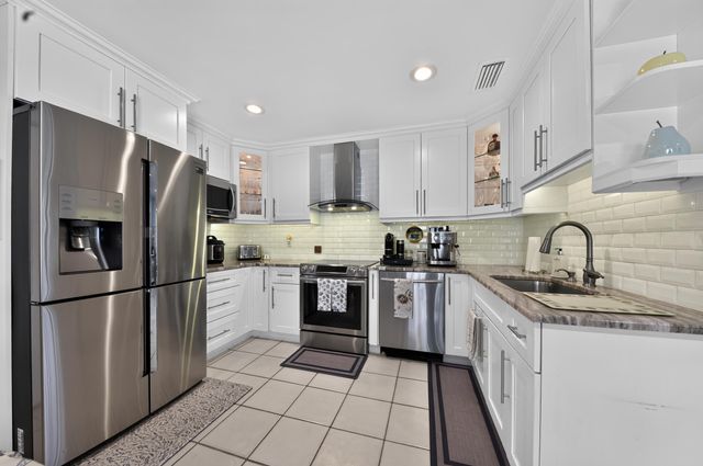 5826 CHURCHILL Court, West Palm Beach, FL 33405