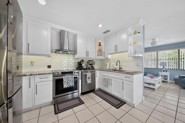 5826 CHURCHILL Court, West Palm Beach, FL 33405