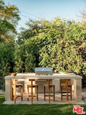 517 N Edinburgh Avenue, Los Angeles, CA 90048