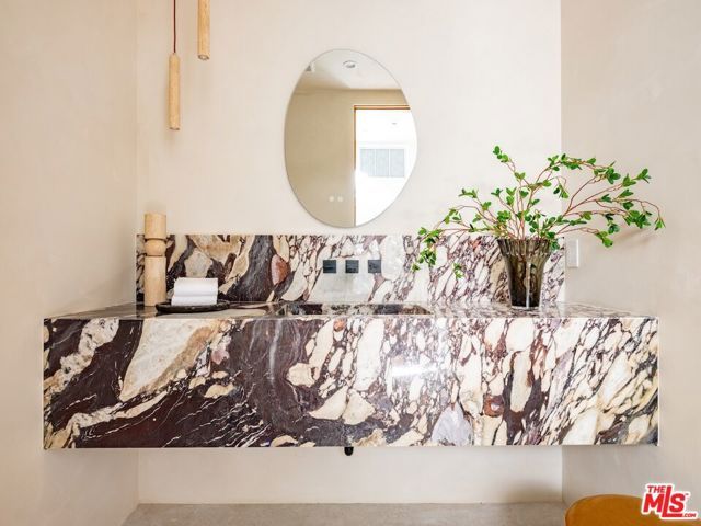 517 N Edinburgh Avenue, Los Angeles, CA 90048