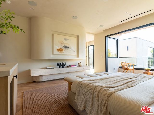 517 N Edinburgh Avenue, Los Angeles, CA 90048