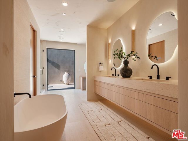 517 N Edinburgh Avenue, Los Angeles, CA 90048