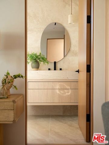 517 N Edinburgh Avenue, Los Angeles, CA 90048