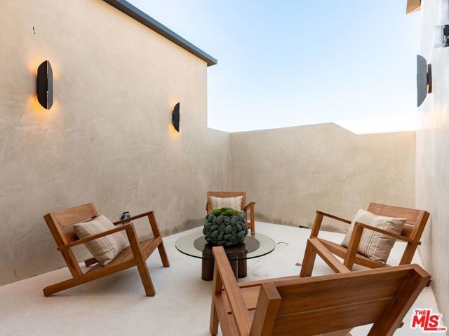 517 N Edinburgh Avenue, Los Angeles, CA 90048