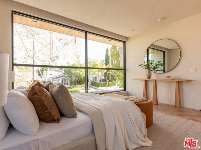 517 N Edinburgh Avenue, Los Angeles, CA 90048