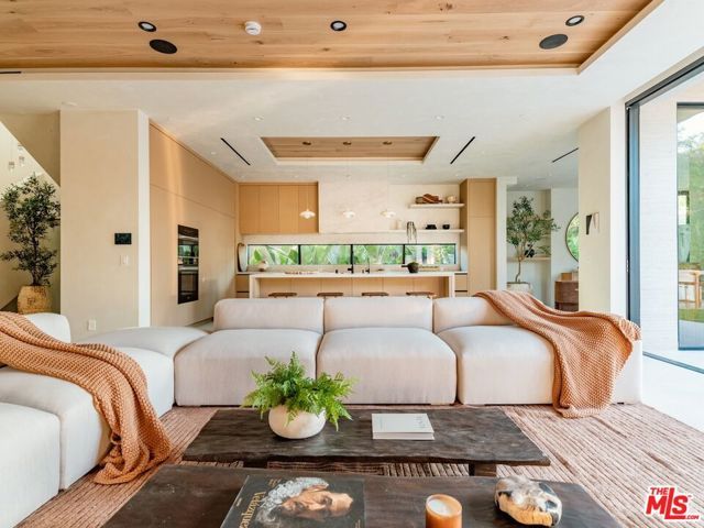 517 N Edinburgh Avenue, Los Angeles, CA 90048