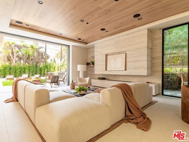 517 N Edinburgh Avenue, Los Angeles, CA 90048