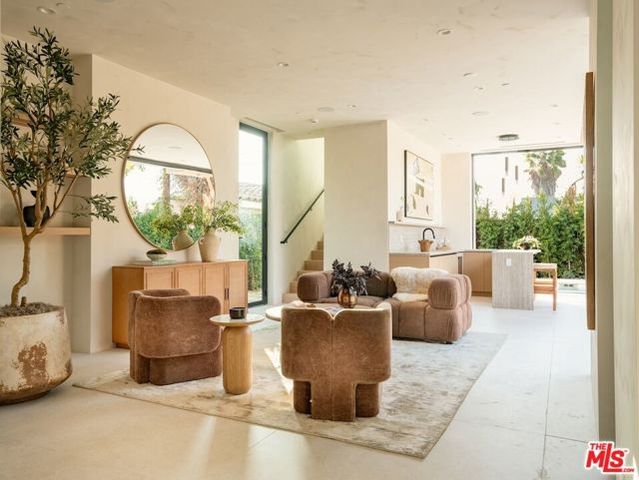 517 N Edinburgh Avenue, Los Angeles, CA 90048