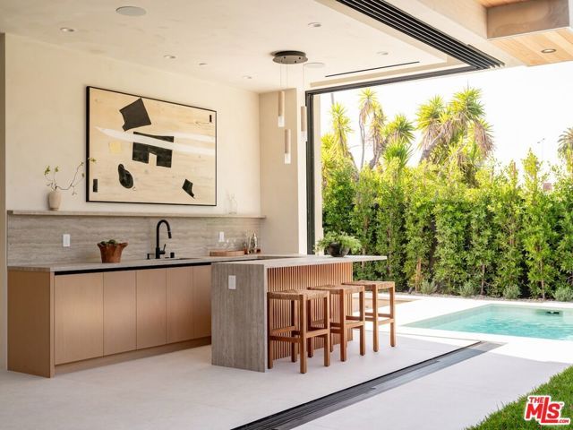 517 N Edinburgh Avenue, Los Angeles, CA 90048