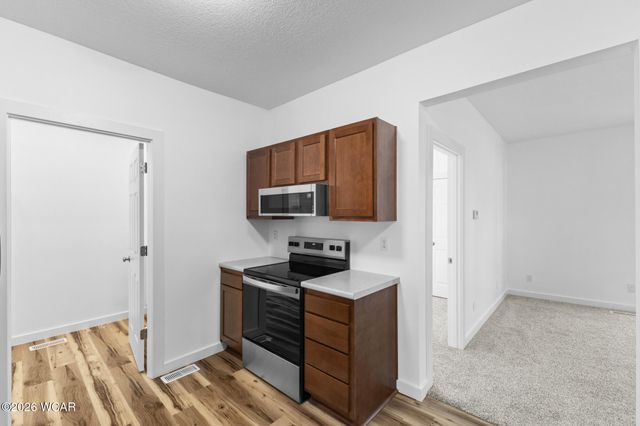 222 E Montford Avenue, Ada, OH 45810