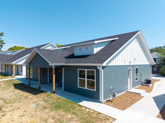 602 N PROVIDENCE RD 102, Columbia, MO 65203