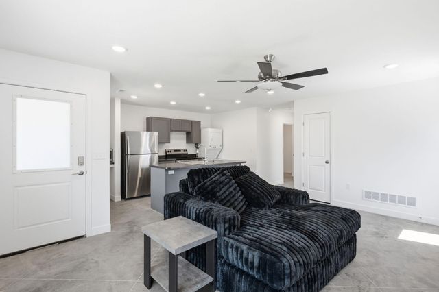 602 N PROVIDENCE RD 102, Columbia, MO 65203