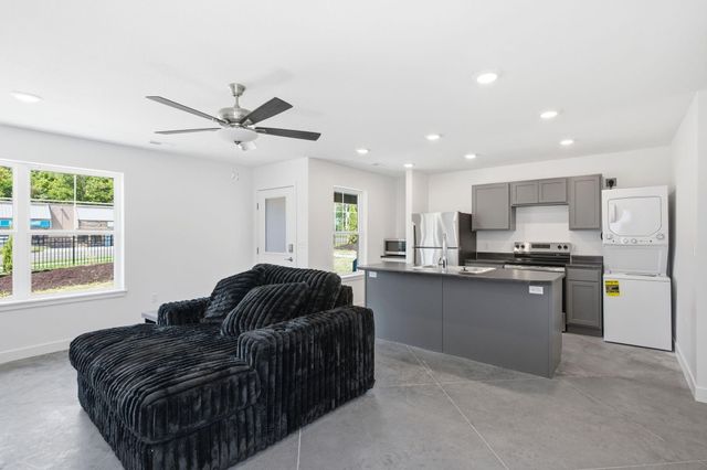 602 N PROVIDENCE RD 102, Columbia, MO 65203