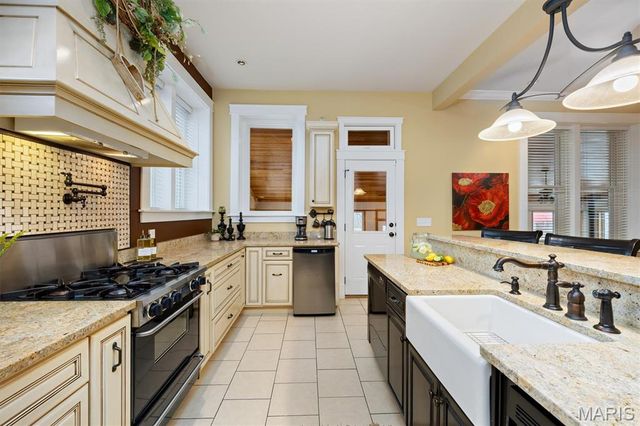 106 Harmon Drive, Lebanon, IL 62254