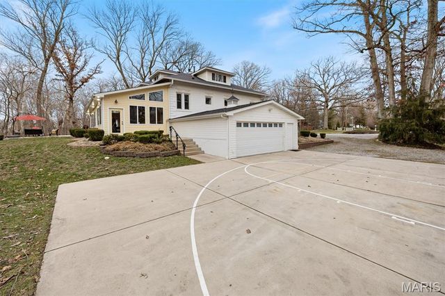 106 Harmon Drive, Lebanon, IL 62254