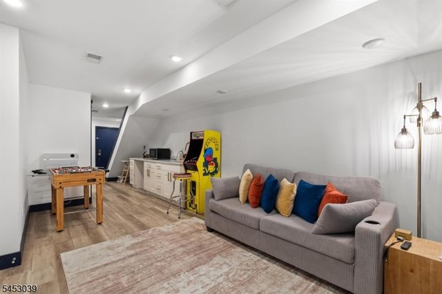 245 Summit Ave, Jersey City, NJ 07304