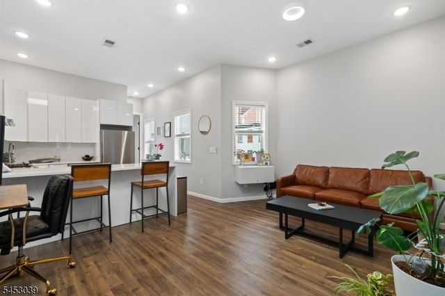 245 Summit Ave, Jersey City, NJ 07304