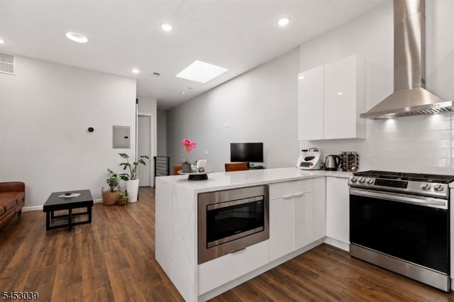 245 Summit Ave, Jersey City, NJ 07304