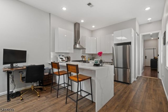 245 Summit Ave, Jersey City, NJ 07304