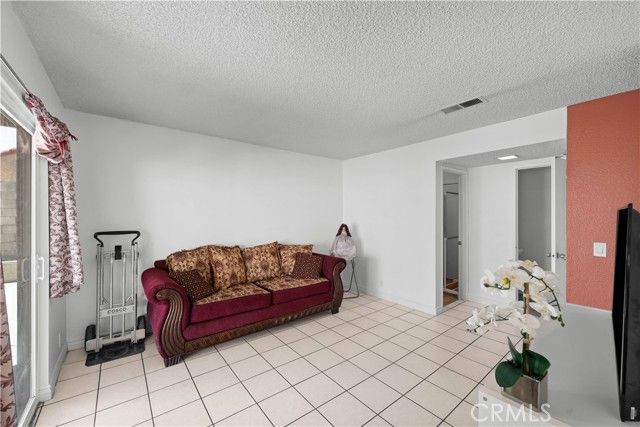 38224 San Mateo Avenue, Palmdale, CA 93551