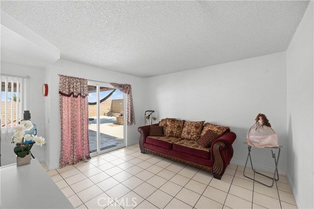 38224 San Mateo Avenue, Palmdale, CA 93551