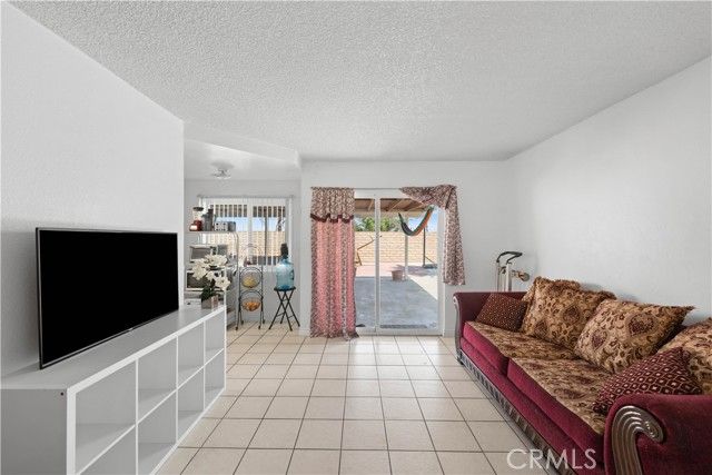 38224 San Mateo Avenue, Palmdale, CA 93551