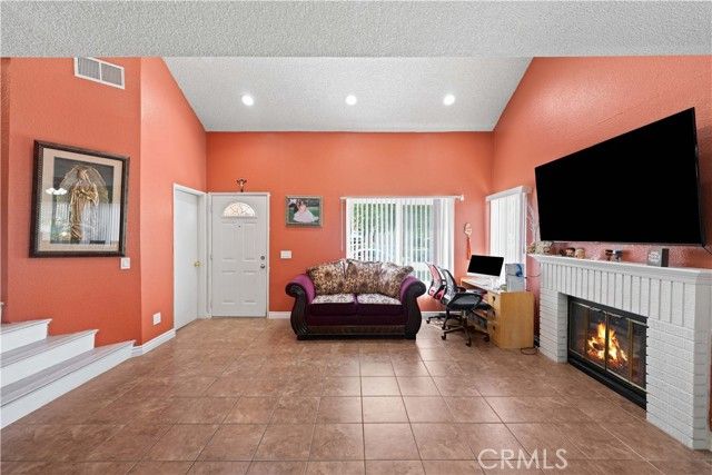 38224 San Mateo Avenue, Palmdale, CA 93551