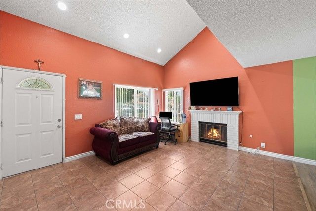 38224 San Mateo Avenue, Palmdale, CA 93551