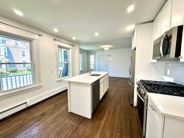 70 Gardner St 1, Waltham, MA 02453