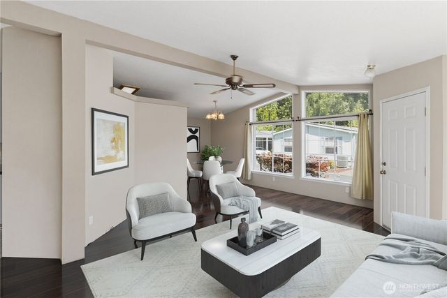 318 Peacock Lane, Kelso, WA 98626