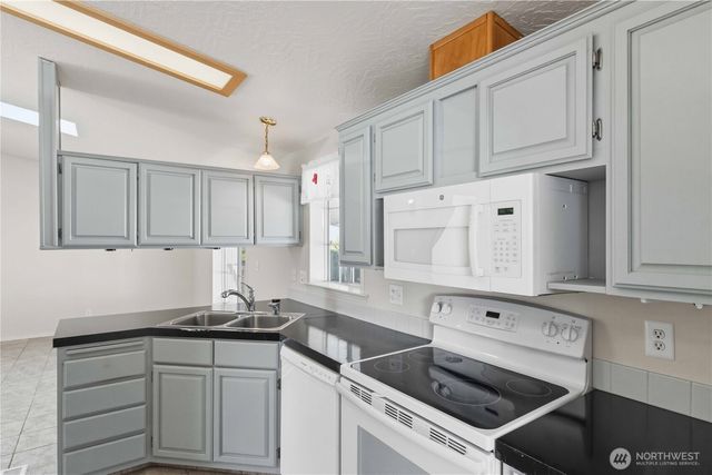 318 Peacock Lane, Kelso, WA 98626
