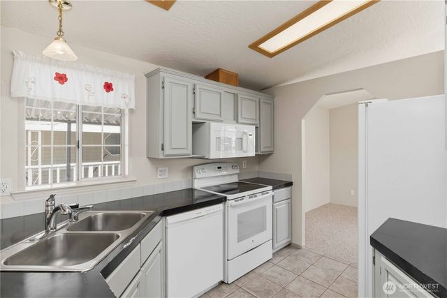 318 Peacock Lane, Kelso, WA 98626