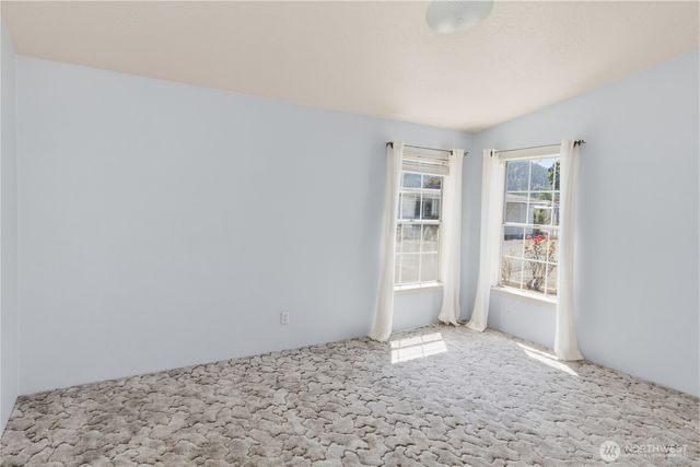 318 Peacock Lane, Kelso, WA 98626