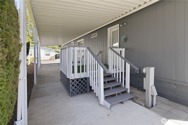 318 Peacock Lane, Kelso, WA 98626