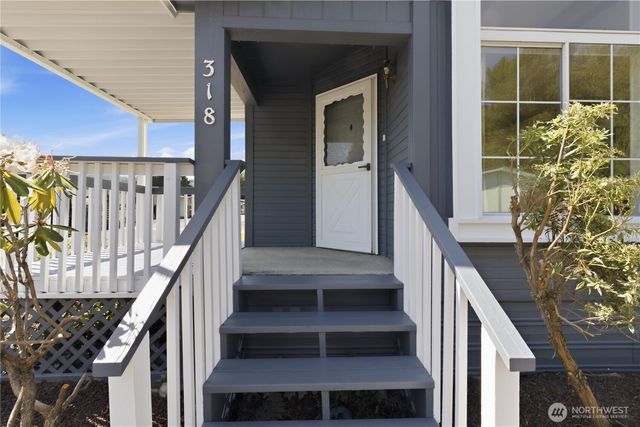318 Peacock Lane, Kelso, WA 98626