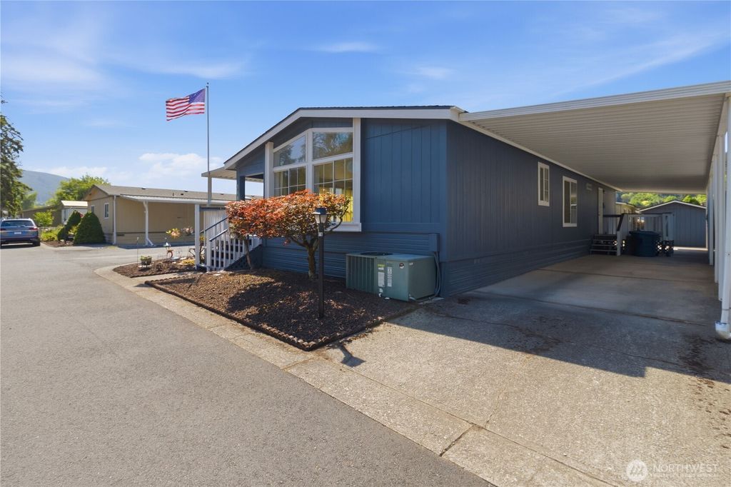 318 Peacock Lane, Kelso, WA 98626