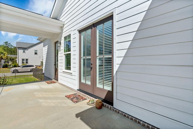 3976 Berberis Lane, Ravenel, SC 29470