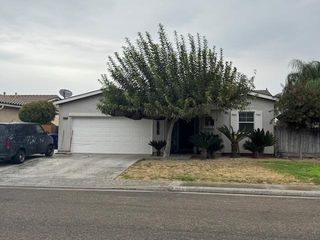 2029 Golden Way, Dinuba, CA 93618