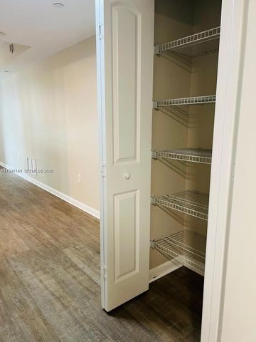 7350 SW 89th St 906S, Miami, FL 33156