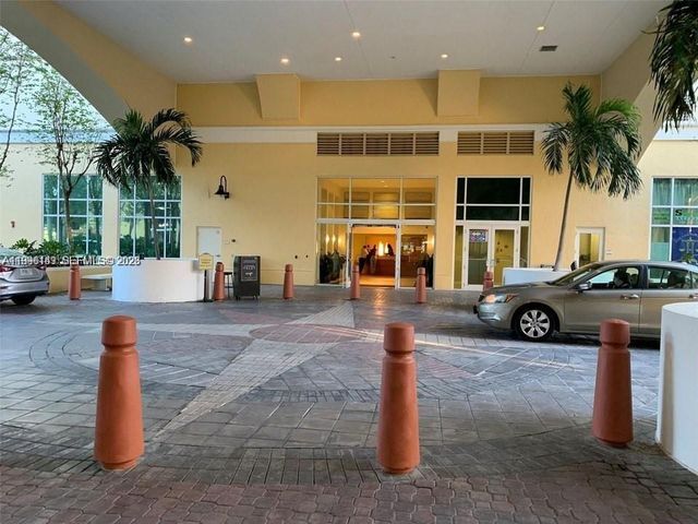 7350 SW 89th St 906S, Miami, FL 33156