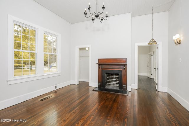 208 E Capitola Avenue, Kinston, NC 28501