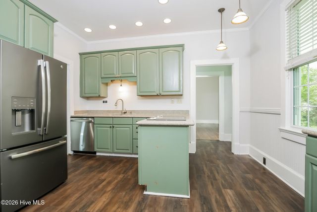 208 E Capitola Avenue, Kinston, NC 28501