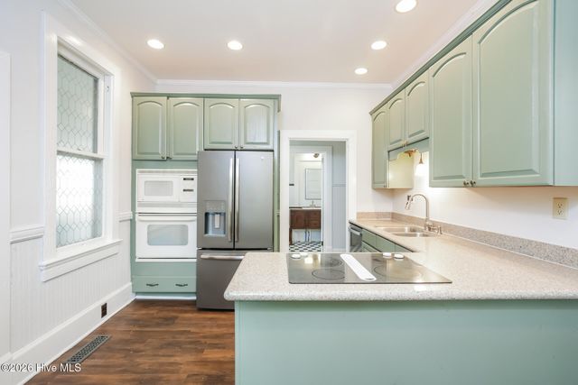 208 E Capitola Avenue, Kinston, NC 28501